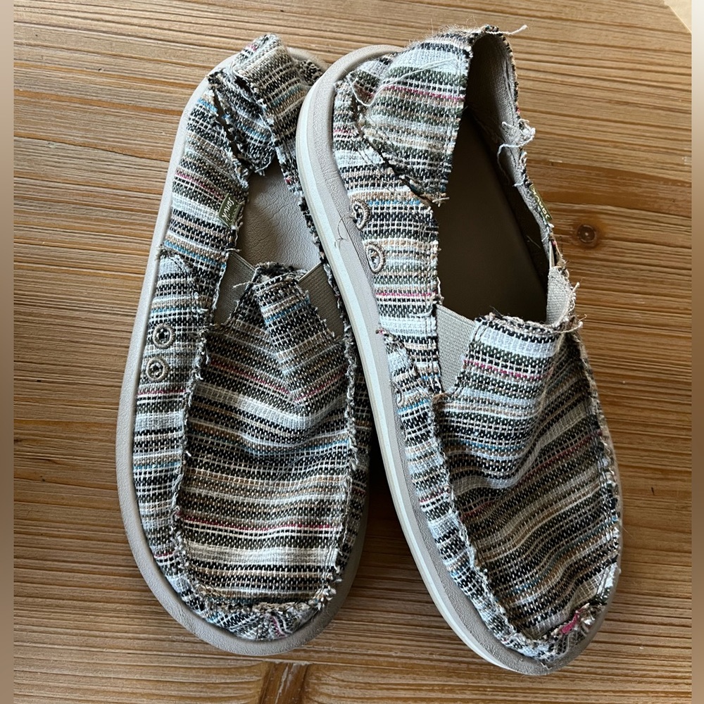 Men’s Sanuk slip ons